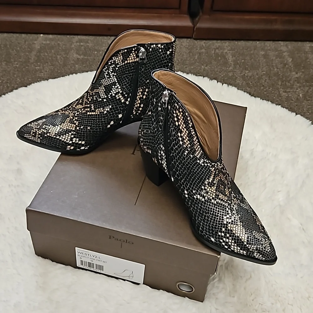 *SOLD* Paolo Westly Black Platinum Snake Print Leather Booties, size 6, NEW, NWB - Picture 2 of 16